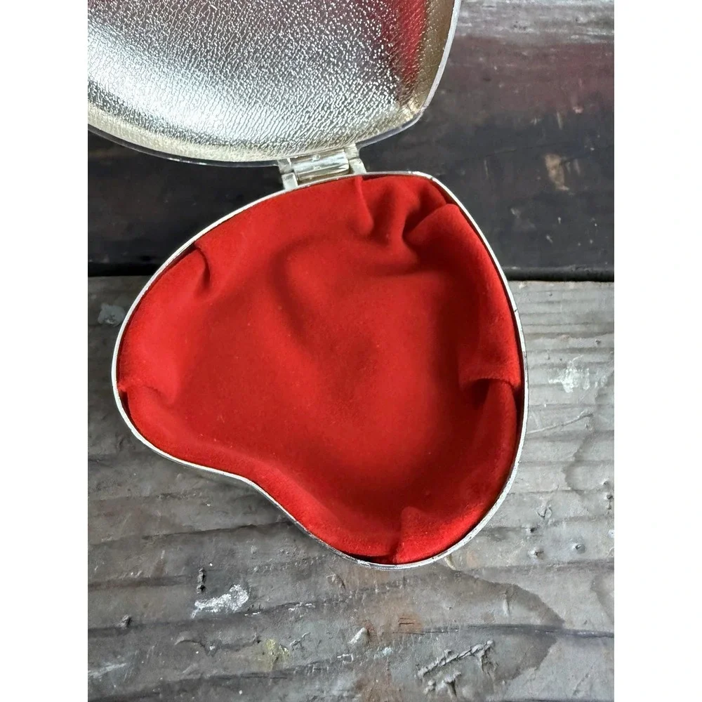 International Silver Co Heart Shaped Silverplate Trinket Box‎